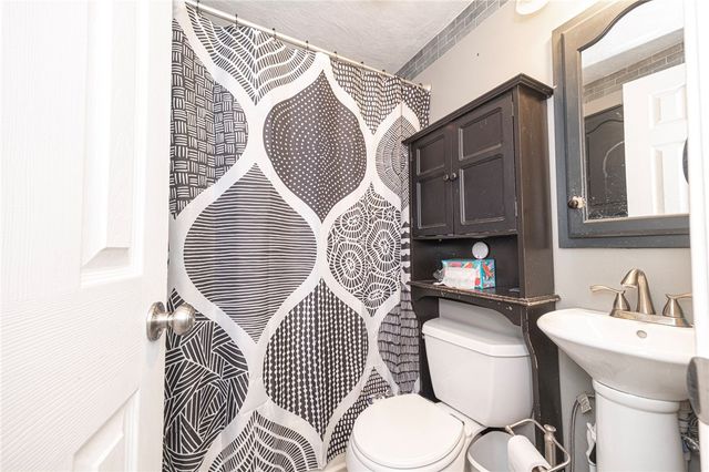422 Oakhurst Avenue, N Versailles, PA 15137