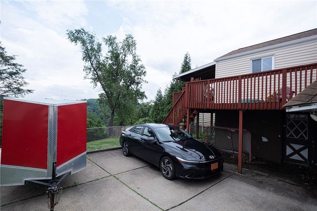 422 Oakhurst Avenue, N Versailles, PA 15137