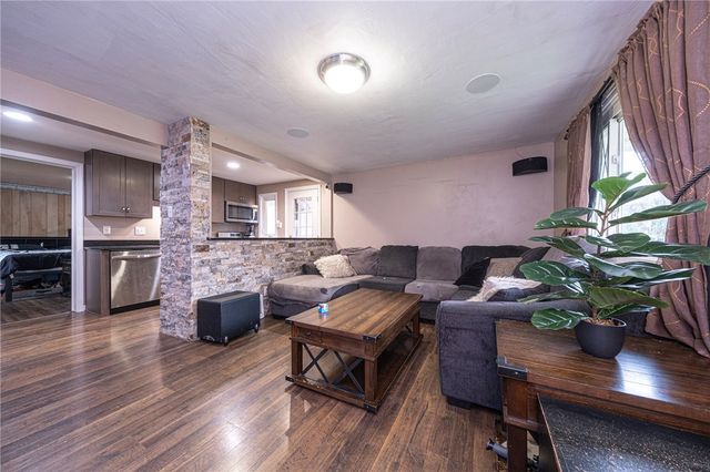 422 Oakhurst Avenue, N Versailles, PA 15137