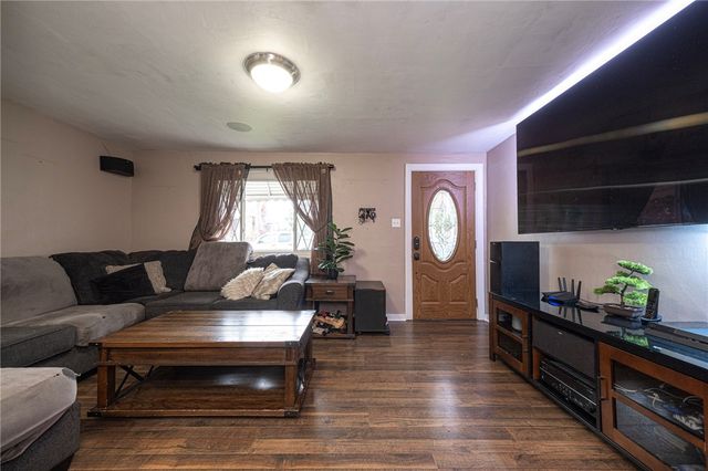 422 Oakhurst Avenue, N Versailles, PA 15137