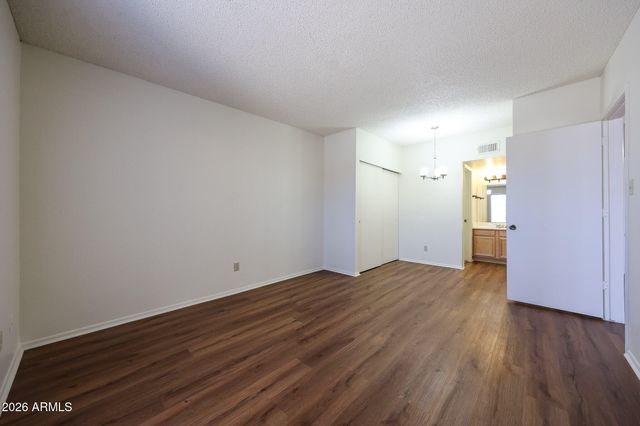 5757 W EUGIE Avenue 2113, Glendale, AZ 85304