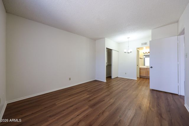 5757 W EUGIE Avenue 2113, Glendale, AZ 85304