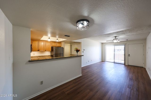 5757 W EUGIE Avenue 2113, Glendale, AZ 85304
