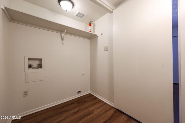5757 W EUGIE Avenue 2113, Glendale, AZ 85304