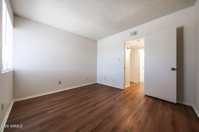 5757 W EUGIE Avenue 2113, Glendale, AZ 85304