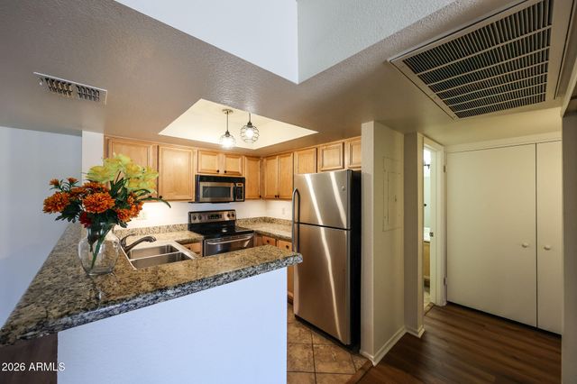 5757 W EUGIE Avenue 2113, Glendale, AZ 85304