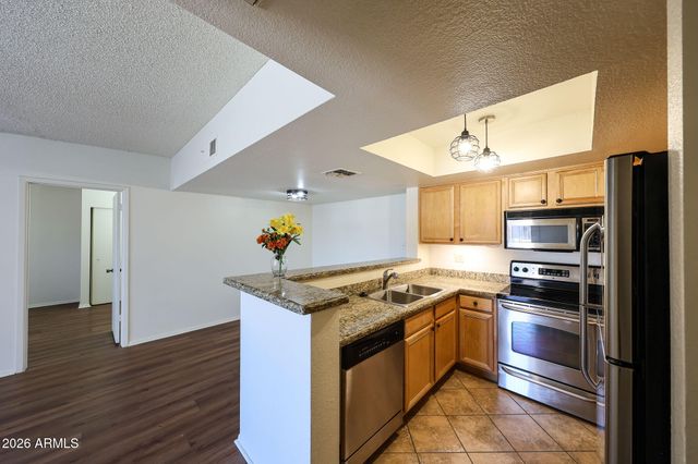 5757 W EUGIE Avenue 2113, Glendale, AZ 85304