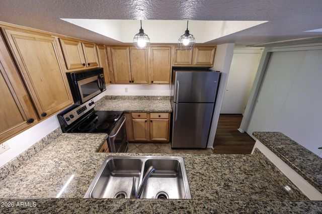 5757 W EUGIE Avenue 2113, Glendale, AZ 85304