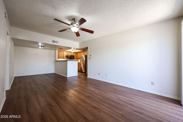 5757 W EUGIE Avenue 2113, Glendale, AZ 85304