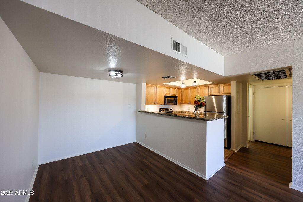 5757 W EUGIE Avenue 2113, Glendale, AZ 85304