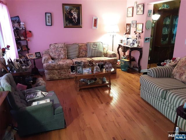 16 Crest Road, Sussex, NJ 07461