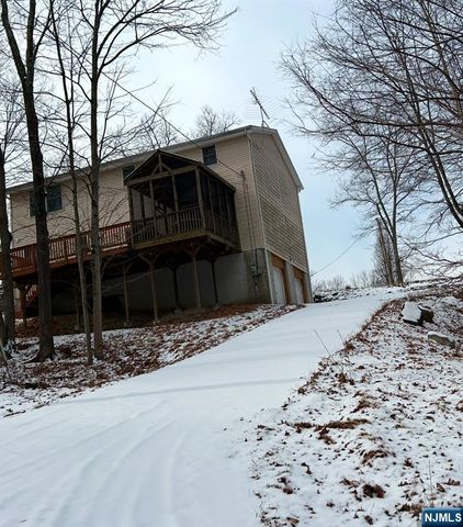 16 Crest Road, Sussex, NJ 07461