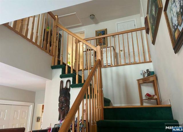 16 Crest Road, Sussex, NJ 07461