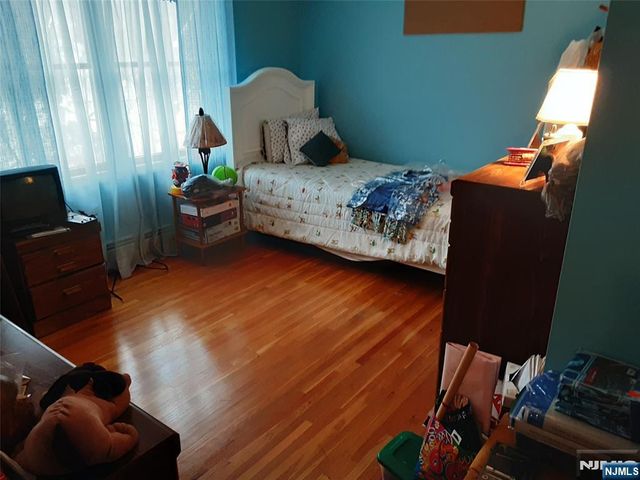 16 Crest Road, Sussex, NJ 07461