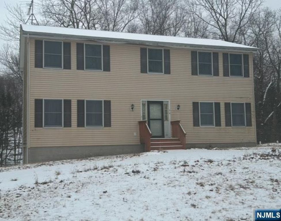 16 Crest Road, Sussex, NJ 07461