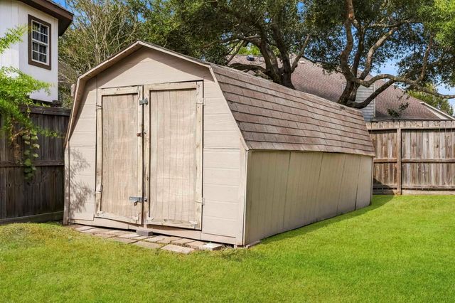 4151 S Nolan Drive, Pearland, TX 77584