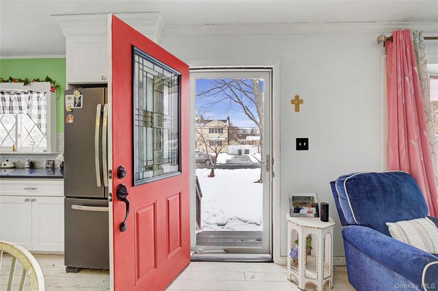 9 Amherst Road, West Sayville, NY 11796