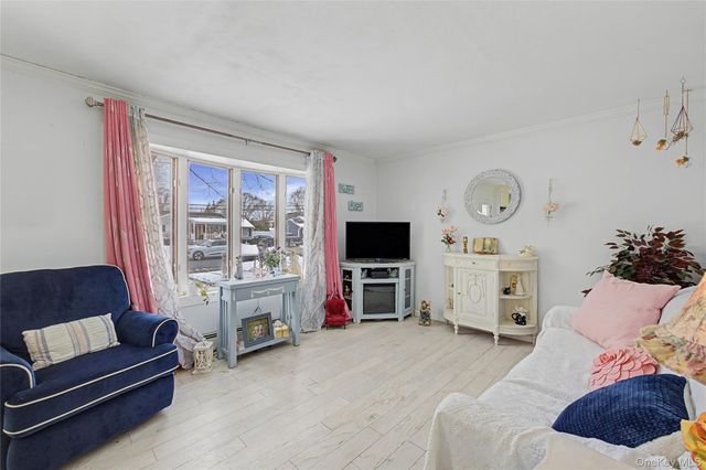 9 Amherst Road, West Sayville, NY 11796