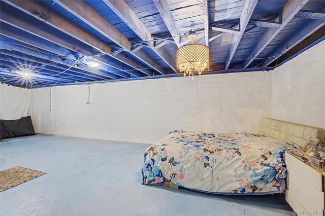 9 Amherst Road, West Sayville, NY 11796