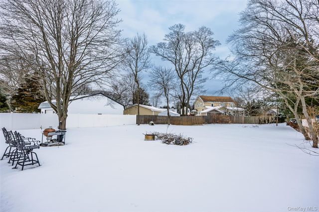 9 Amherst Road, West Sayville, NY 11796