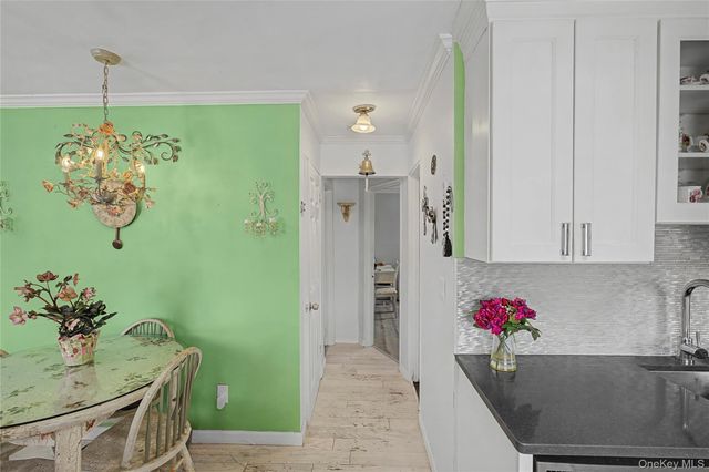 9 Amherst Road, West Sayville, NY 11796