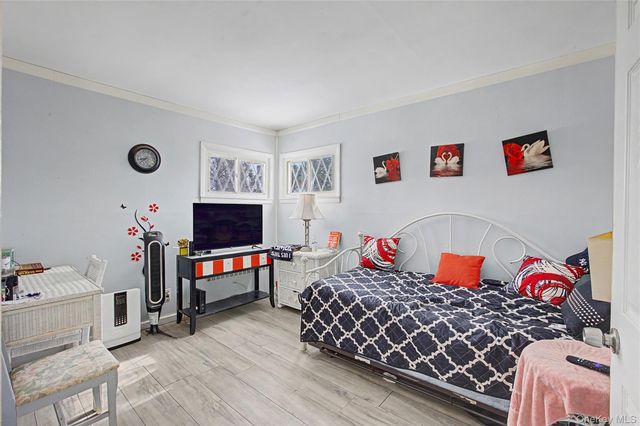 9 Amherst Road, West Sayville, NY 11796