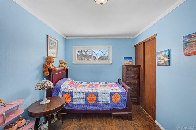 9 Amherst Road, West Sayville, NY 11796