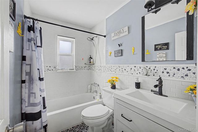 9 Amherst Road, West Sayville, NY 11796