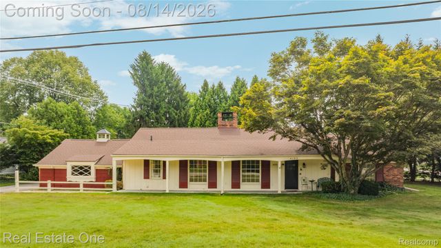 4195 Orchard Way, Bloomfield Charter Township, MI 48301