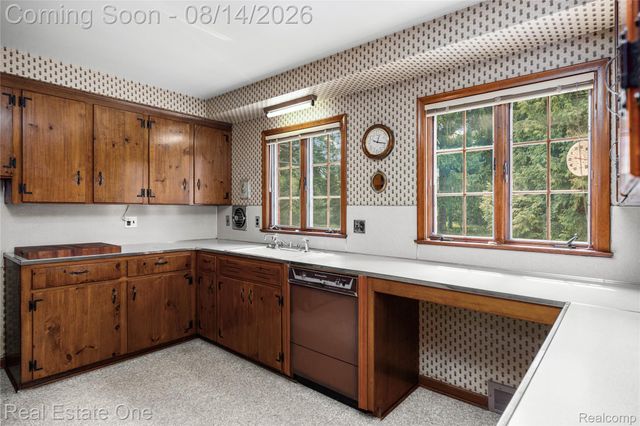 4195 Orchard Way, Bloomfield Charter Township, MI 48301