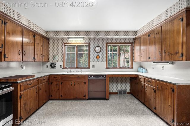 4195 Orchard Way, Bloomfield Charter Township, MI 48301