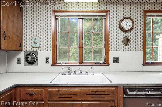 4195 Orchard Way, Bloomfield Charter Township, MI 48301