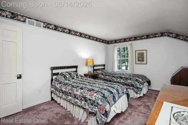 4195 Orchard Way, Bloomfield Charter Township, MI 48301