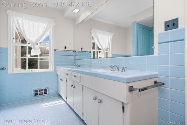 4195 Orchard Way, Bloomfield Charter Township, MI 48301