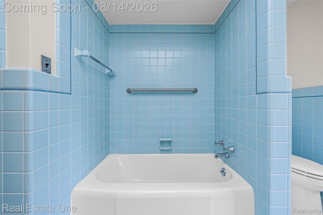 4195 Orchard Way, Bloomfield Charter Township, MI 48301
