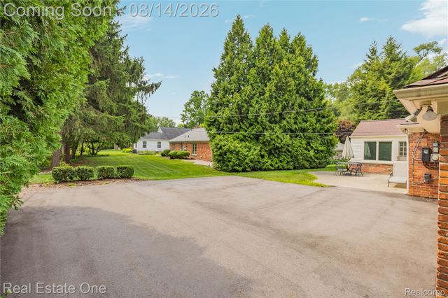 4195 Orchard Way, Bloomfield Charter Township, MI 48301