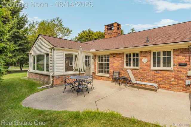 4195 Orchard Way, Bloomfield Charter Township, MI 48301