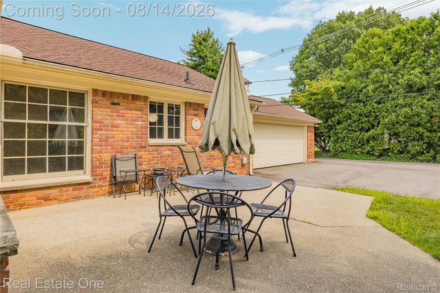4195 Orchard Way, Bloomfield Charter Township, MI 48301