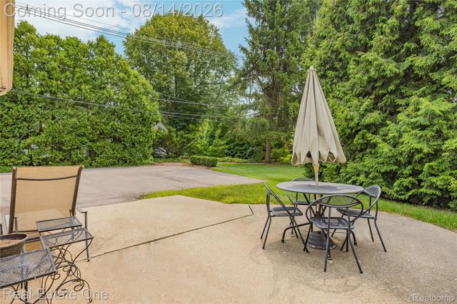 4195 Orchard Way, Bloomfield Charter Township, MI 48301