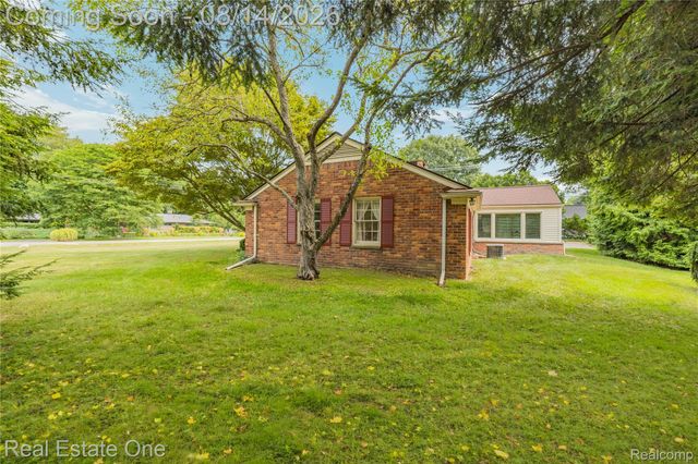 4195 Orchard Way, Bloomfield Charter Township, MI 48301