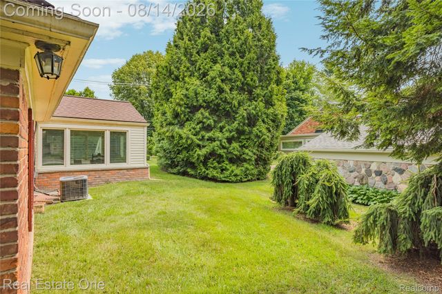 4195 Orchard Way, Bloomfield Charter Township, MI 48301