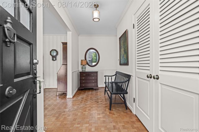 4195 Orchard Way, Bloomfield Charter Township, MI 48301