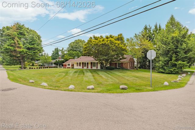 4195 Orchard Way, Bloomfield Charter Township, MI 48301