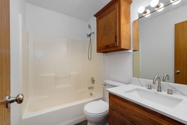 2015 N Benton Avenue, Springfield, MO 65803