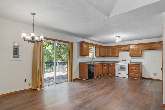 2015 N Benton Avenue, Springfield, MO 65803