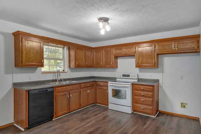2015 N Benton Avenue, Springfield, MO 65803