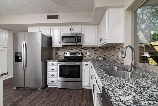 3615 Ravenhill Lane, Arlington, TX 76016