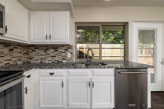 3615 Ravenhill Lane, Arlington, TX 76016