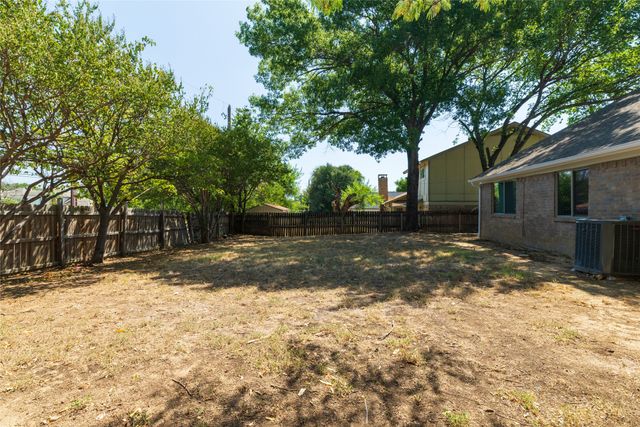 3615 Ravenhill Lane, Arlington, TX 76016