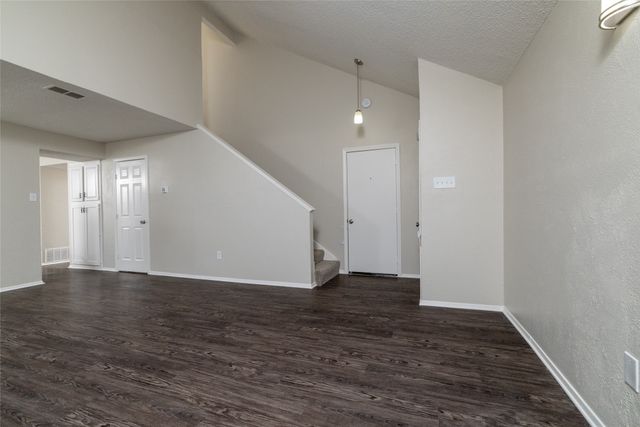 3615 Ravenhill Lane, Arlington, TX 76016